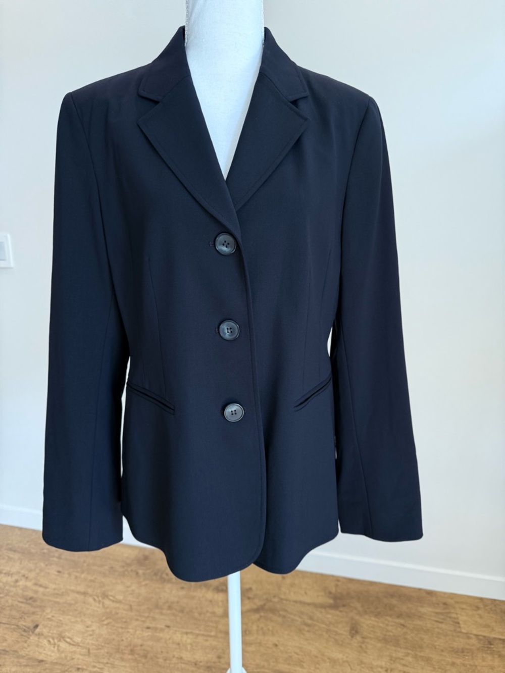 Lafayette 148 New York Wool Tailored Three-Button Blazer Black Size 10 Luxury